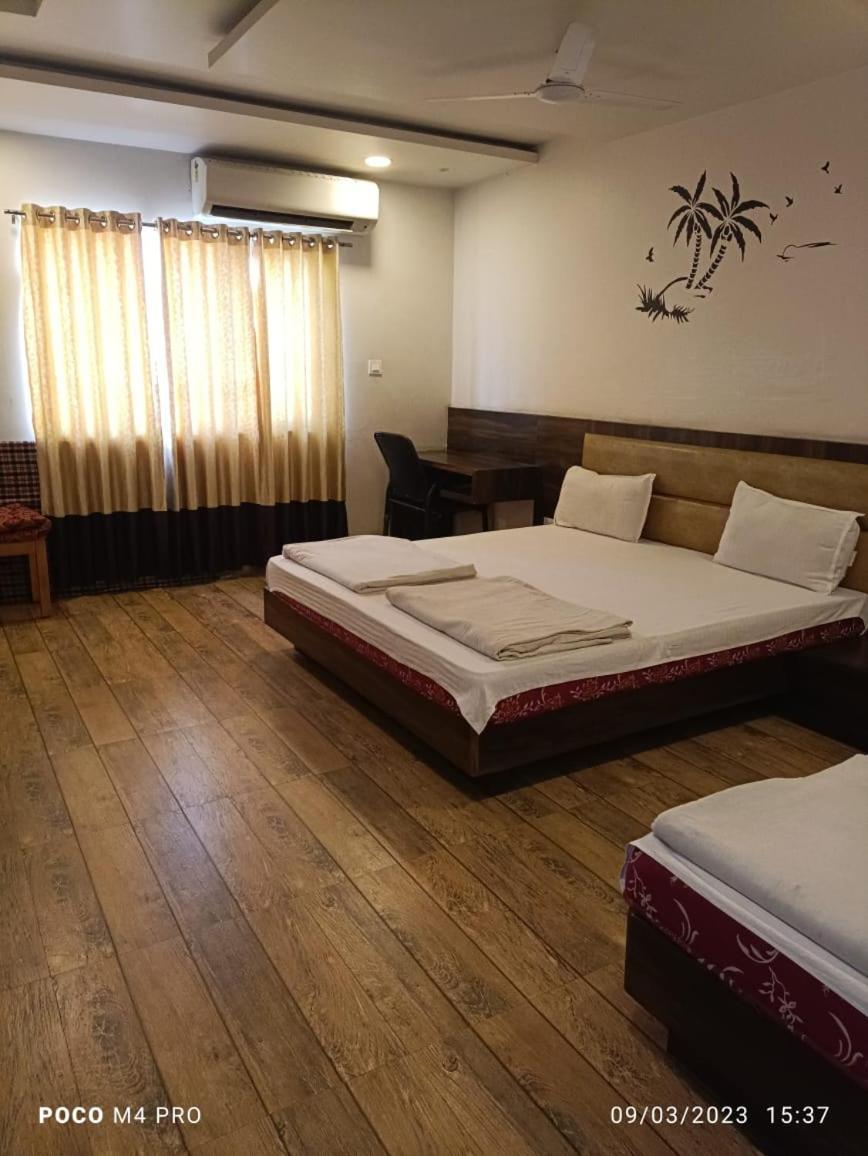 Hotel Shri Vardhan 우자인 외부 사진