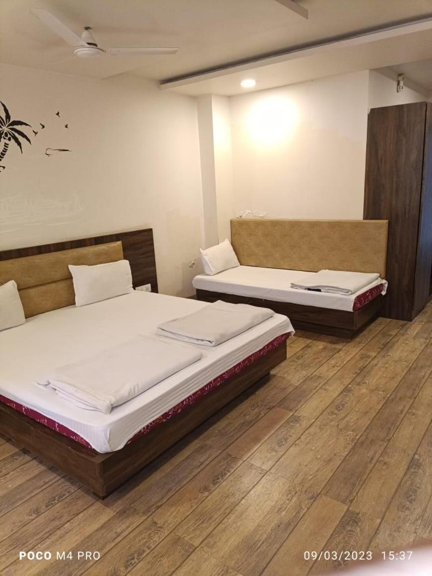 Hotel Shri Vardhan 우자인 외부 사진