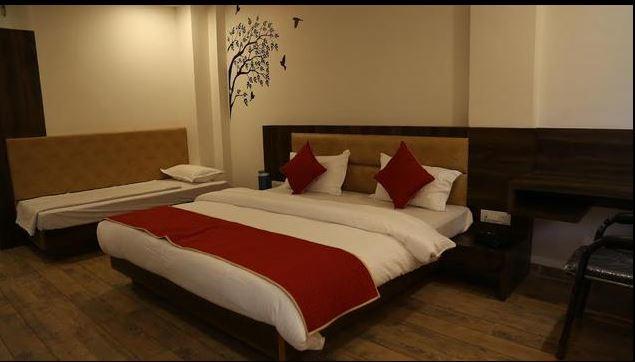 Hotel Shri Vardhan 우자인 외부 사진